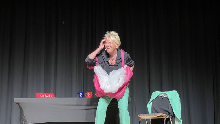 Urkomische Situationen präsentiert Doris Reichenauer mit viel schauspielerischem Talent. Foto: Benner